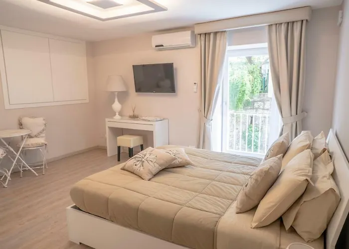 Sirenide Semesterbostad *